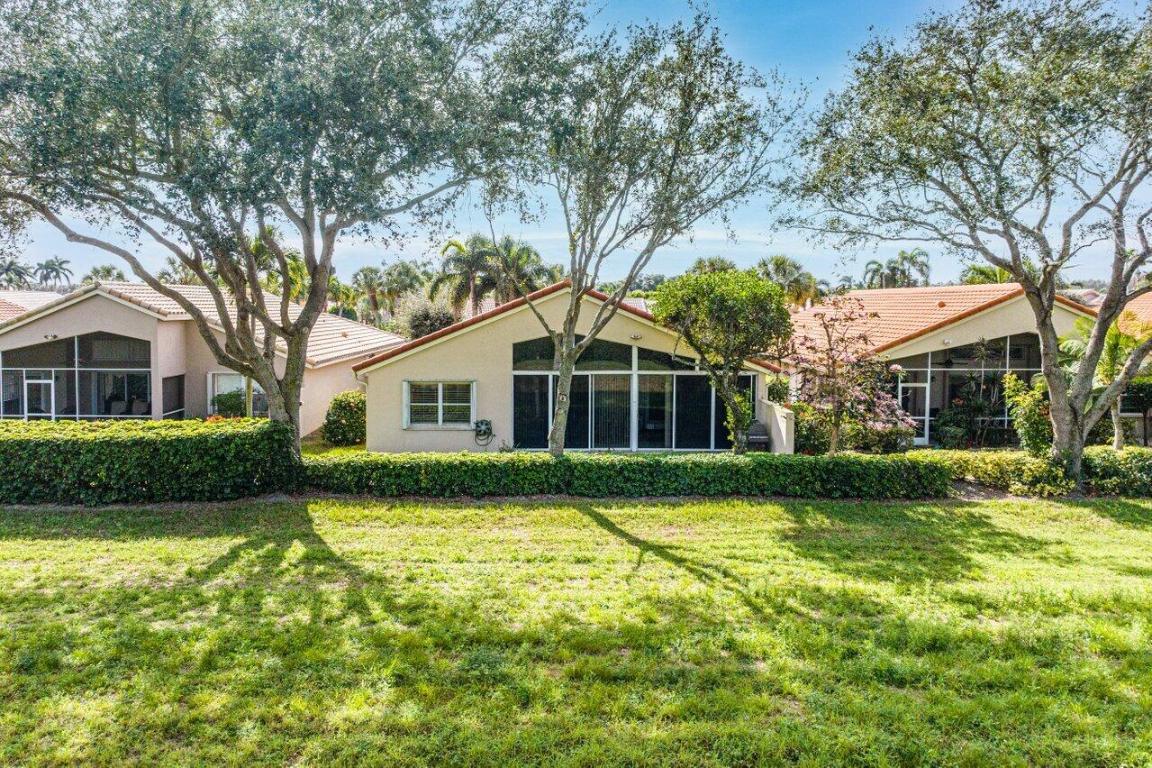 6821 Castlemaine Avenue