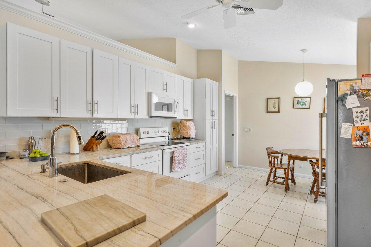 6821 Castlemaine Avenue