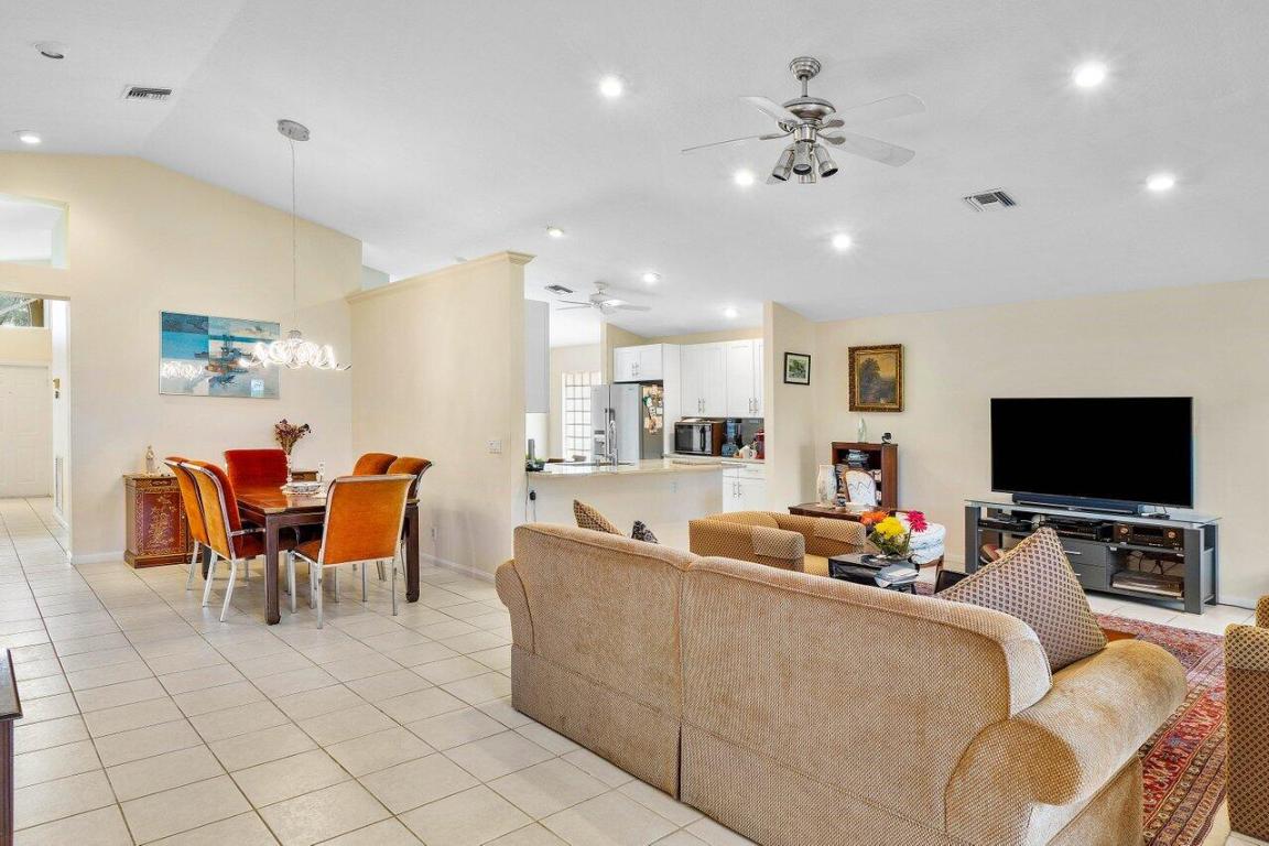 6821 Castlemaine Avenue