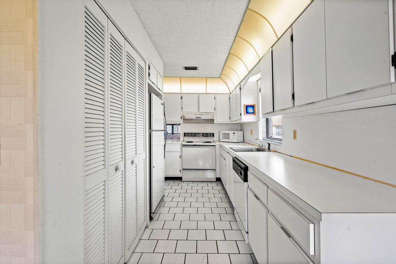 13921 Royal Palm Court Unit: D