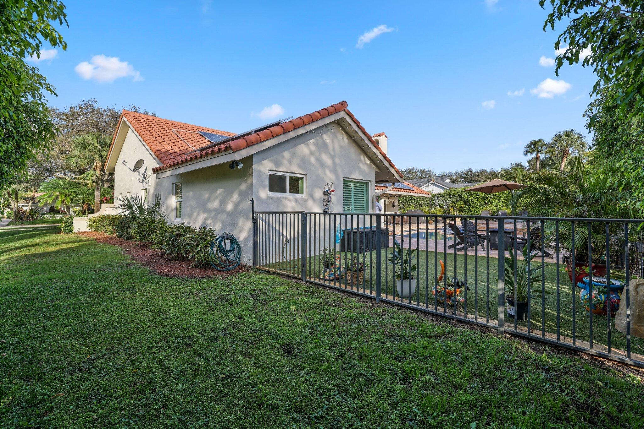 2225 Rabbit Hollowe Circle