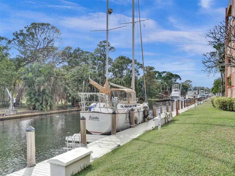 1000 River Reach Drive 115