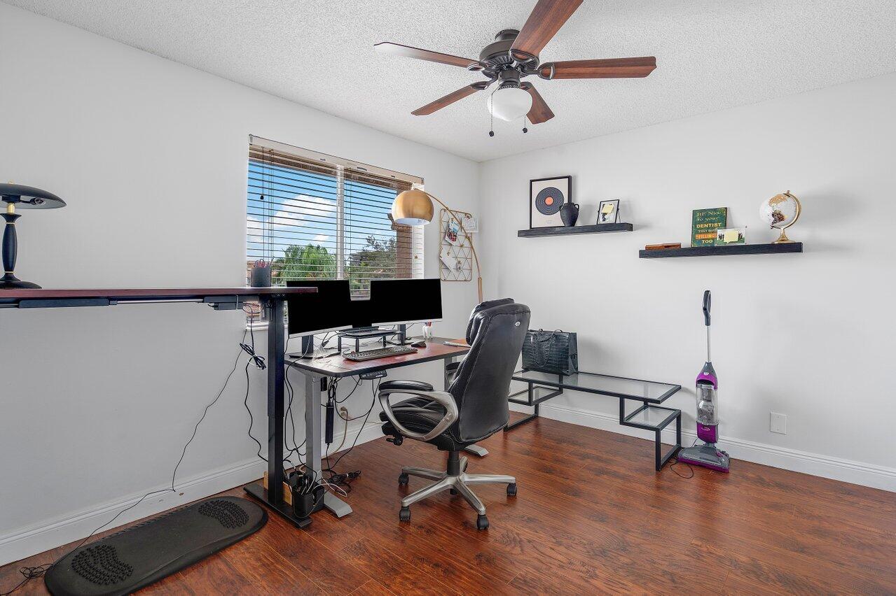 6823 Via Regina Unit: 0