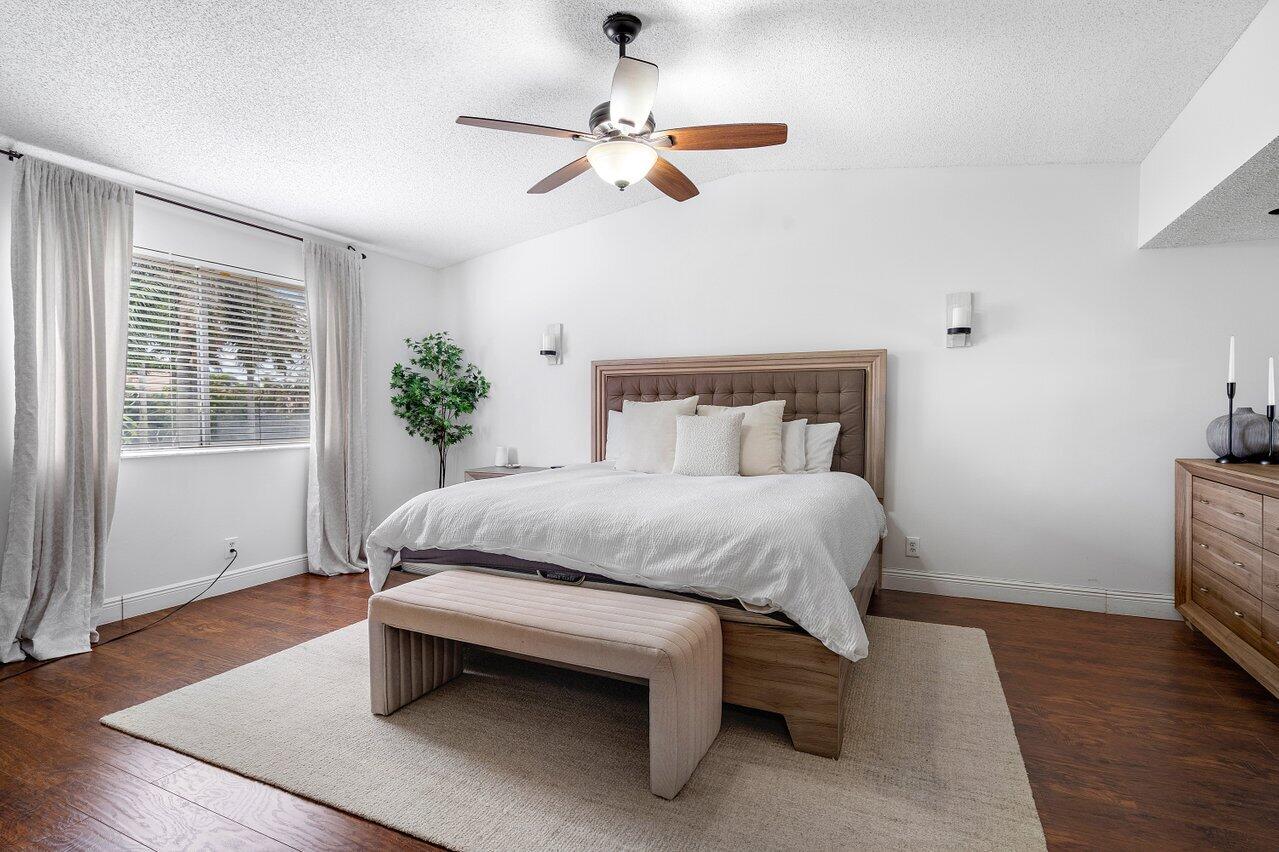 6823 Via Regina Unit: 0