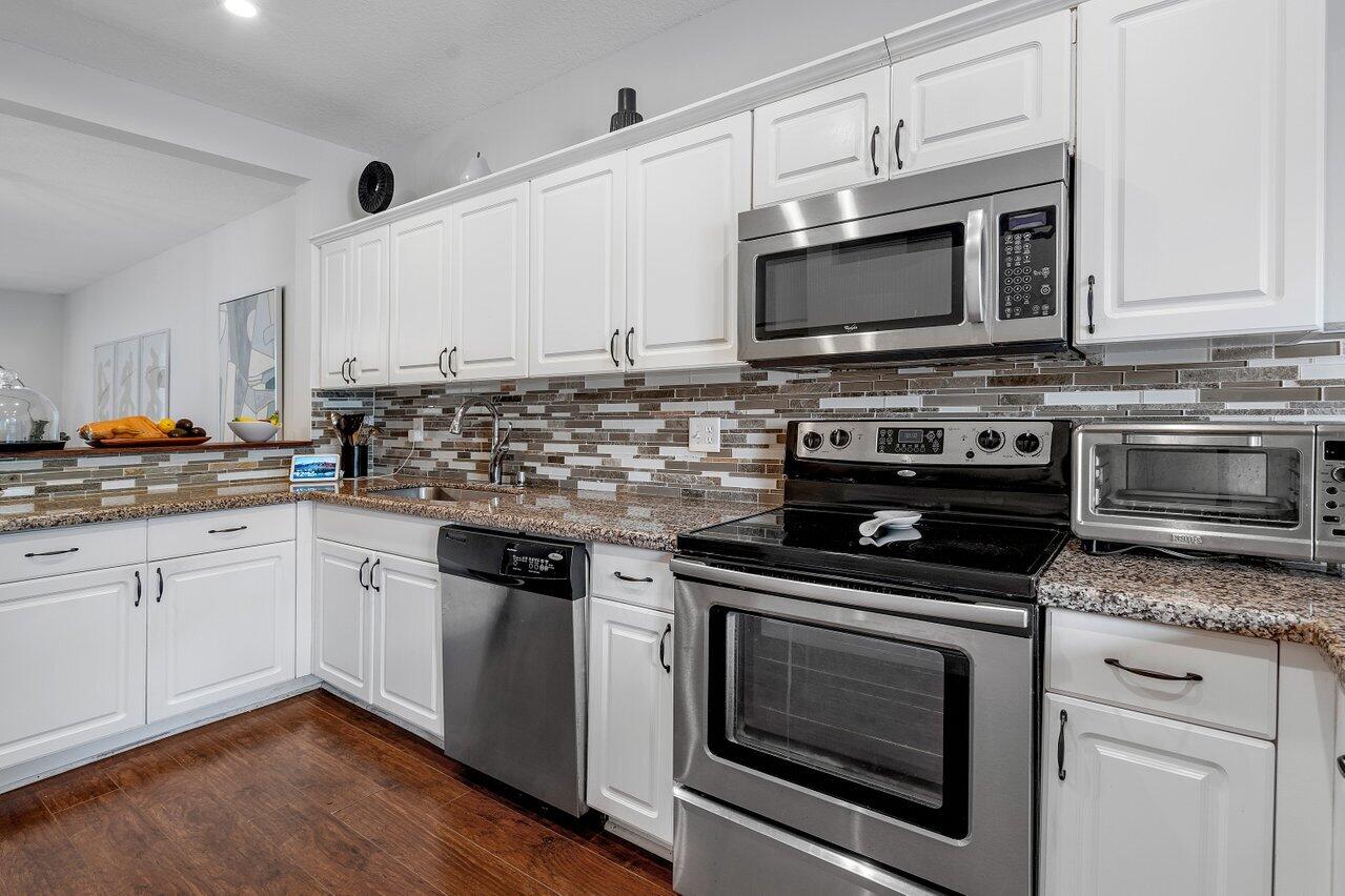 6823 Via Regina Unit: 0