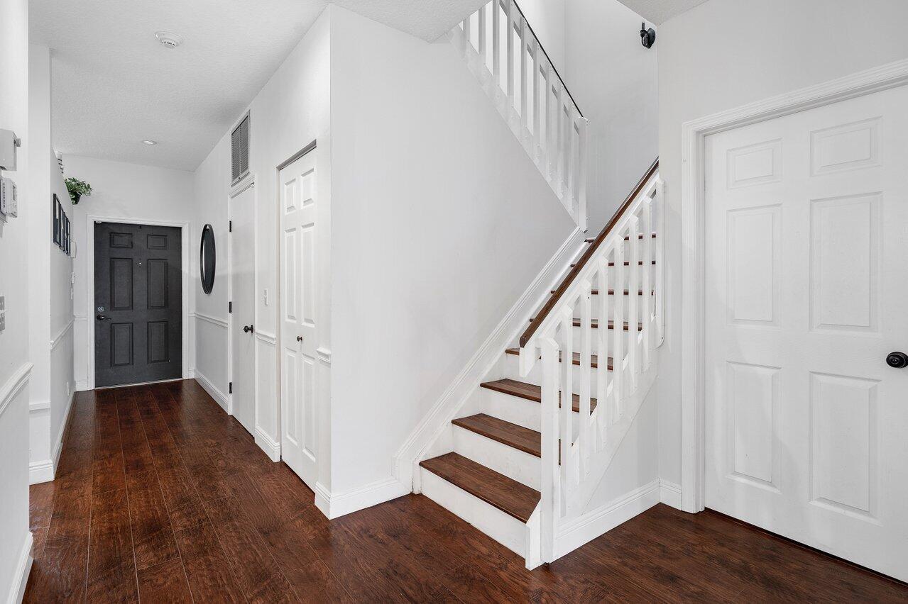 6823 Via Regina Unit: 0