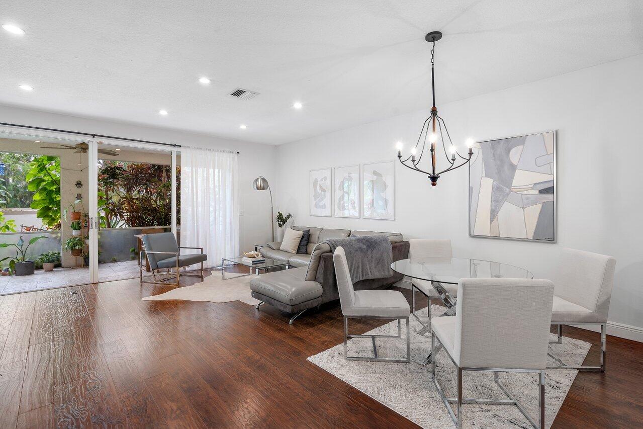 6823 Via Regina Unit: 0