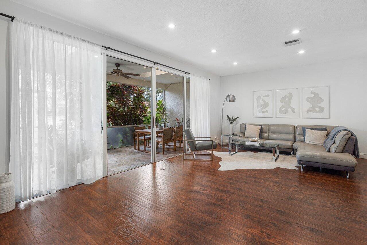 6823 Via Regina Unit: 0