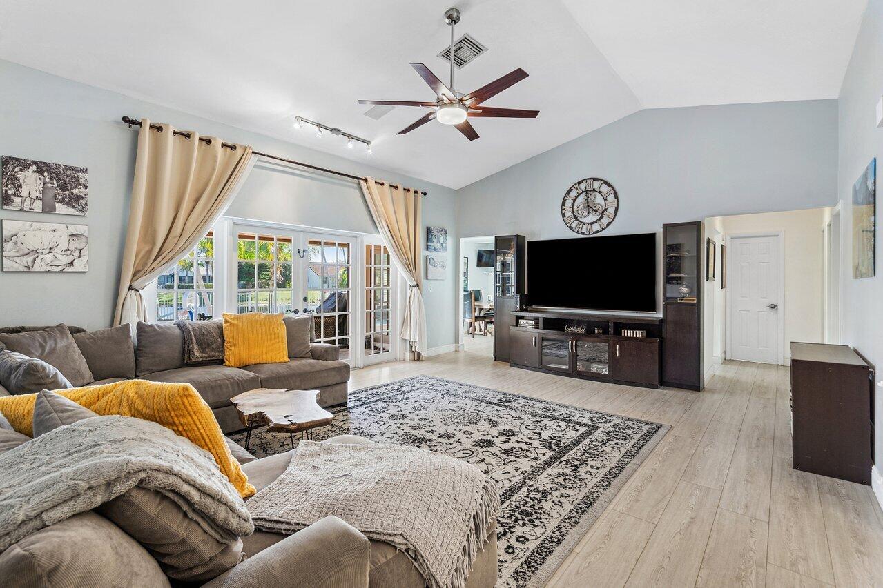 21267 Hazelwood Lane