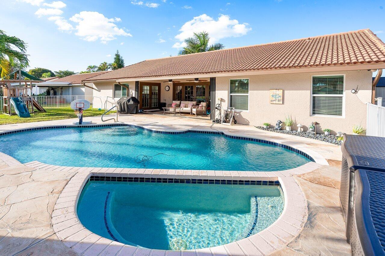 21267 Hazelwood Lane