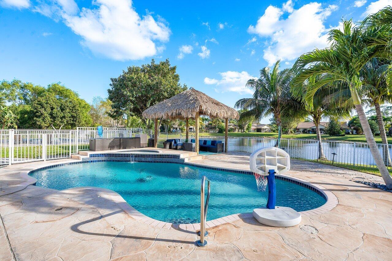 21267 Hazelwood Lane