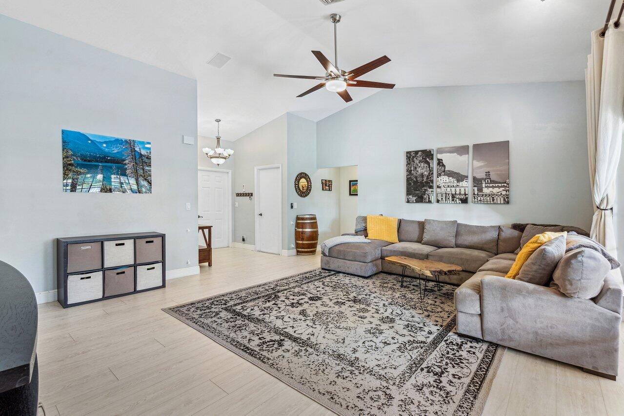 21267 Hazelwood Lane