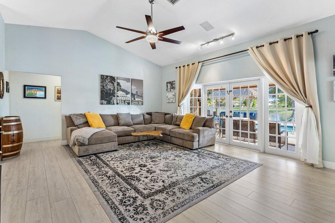 21267 Hazelwood Lane