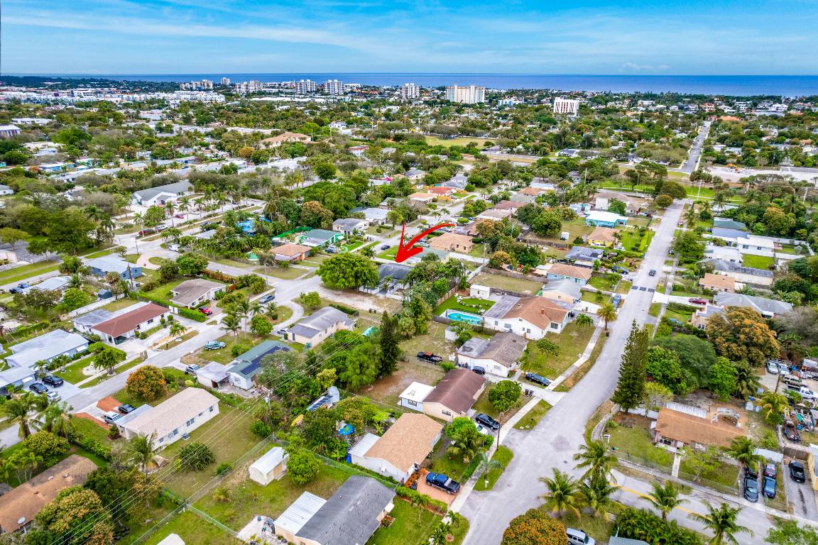 124 SW 8th Court, Delray Beach