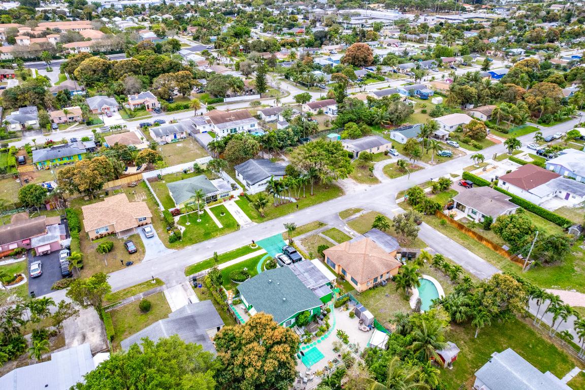 124 SW 8th Court, Delray Beach