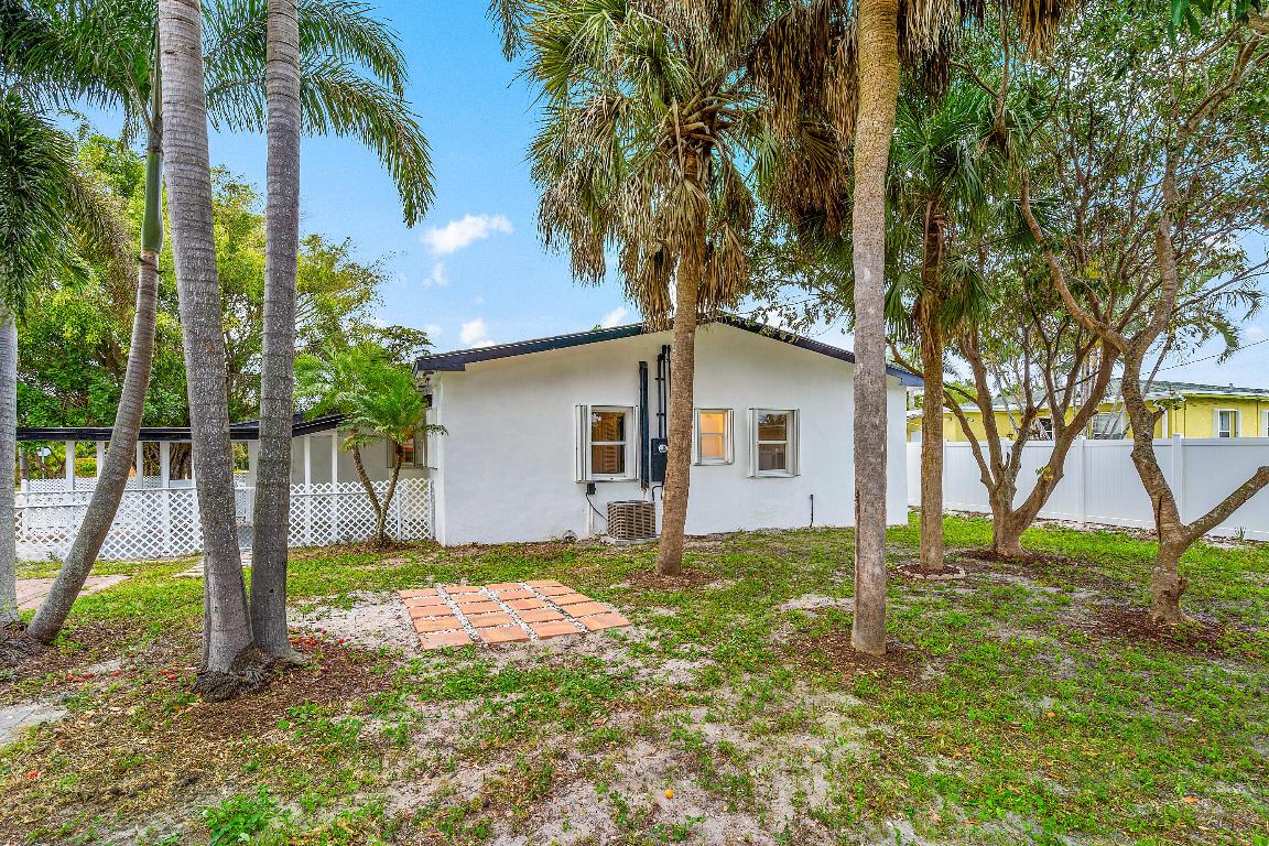 124 SW 8th Court, Delray Beach