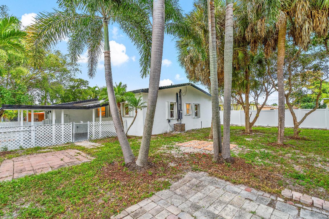 124 SW 8th Court, Delray Beach