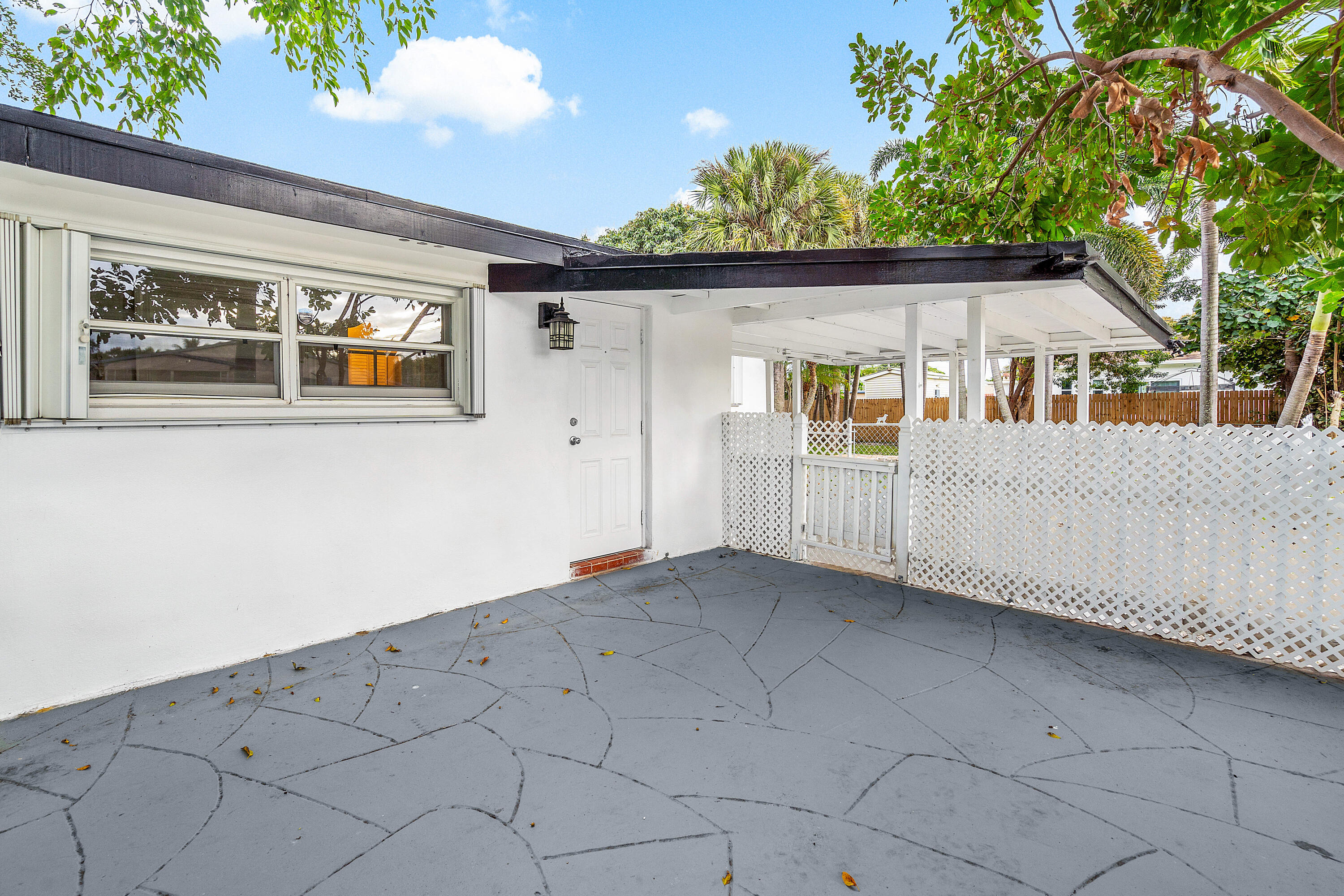 124 SW 8th Court, Delray Beach