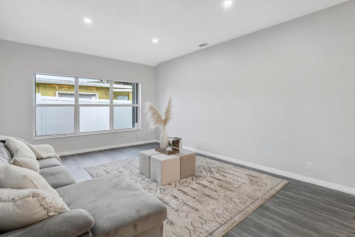 124 SW 8th Court, Delray Beach