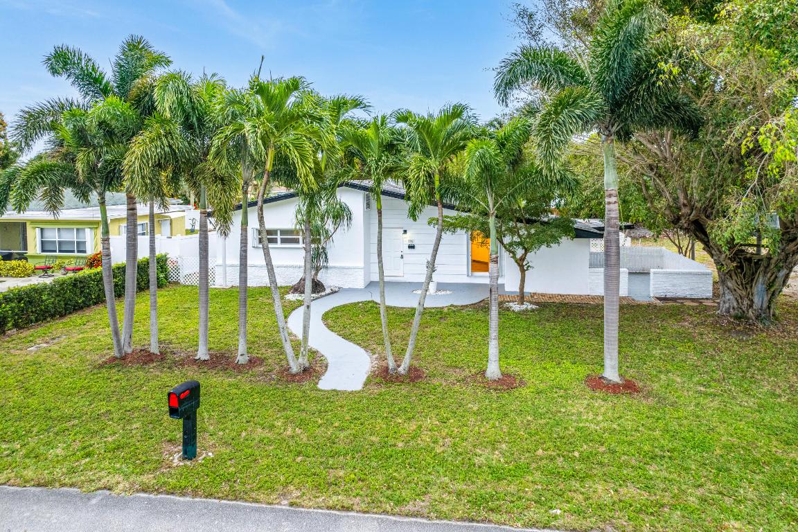 124 SW 8th Court, Delray Beach