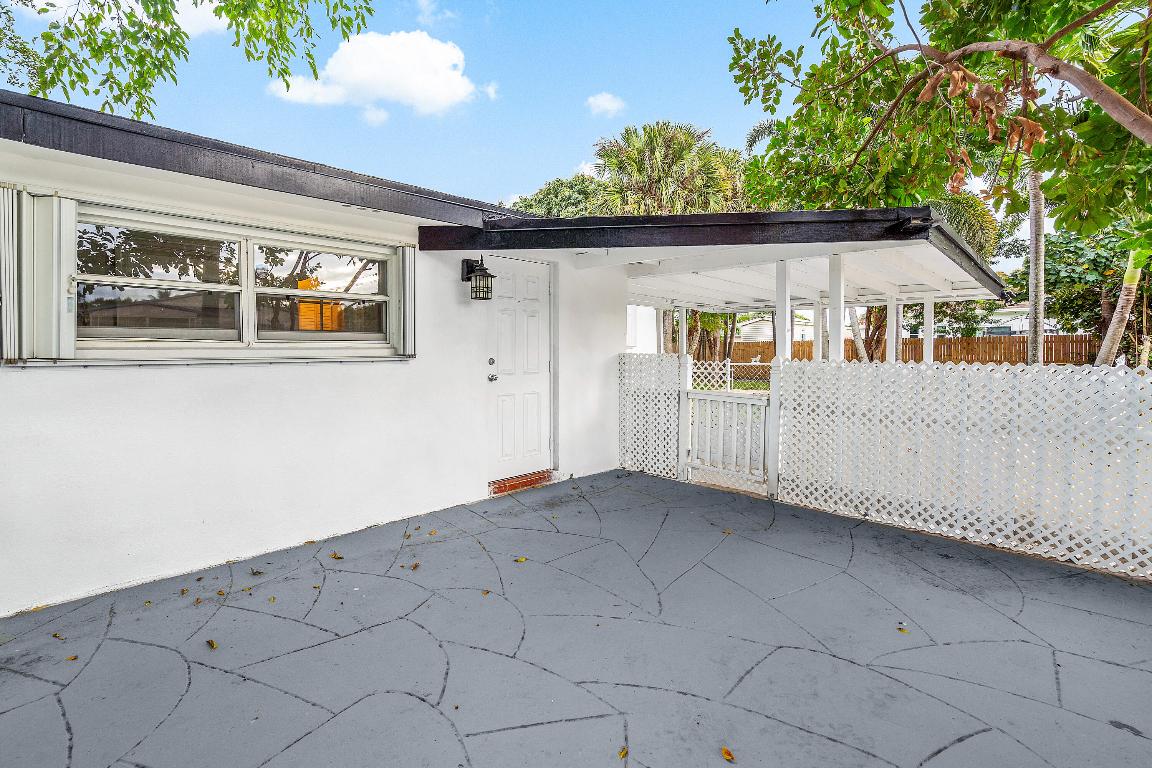 124 SW 8th Court, Delray Beach