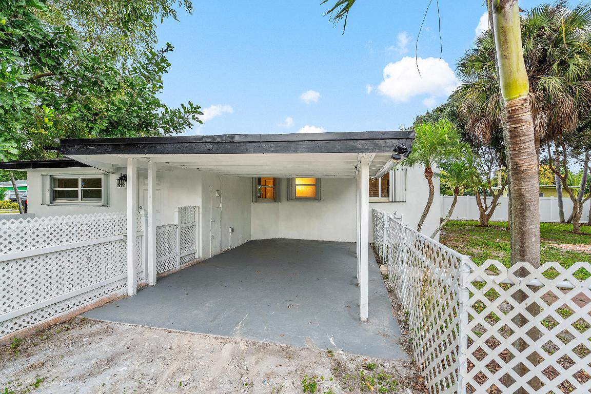 124 SW 8th Court, Delray Beach