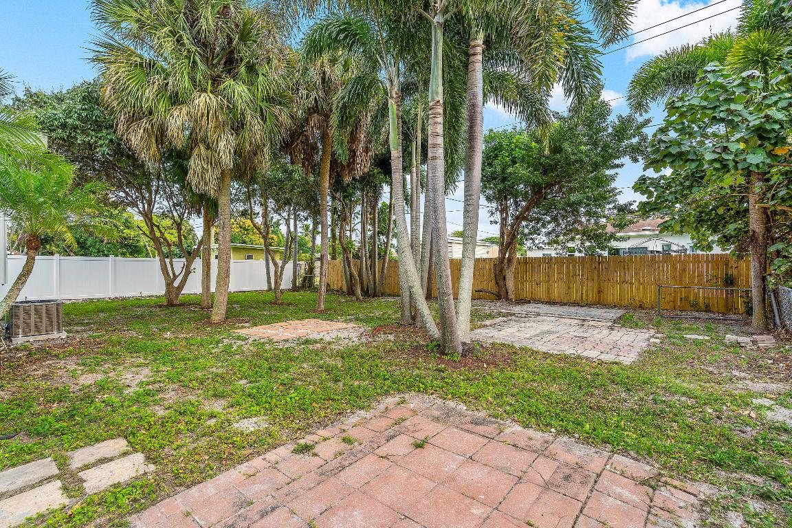 124 SW 8th Court, Delray Beach