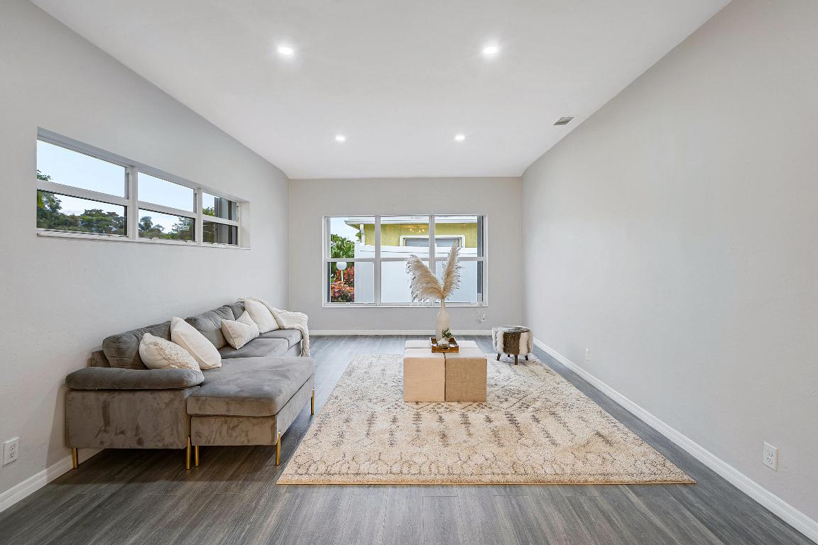 124 SW 8th Court, Delray Beach