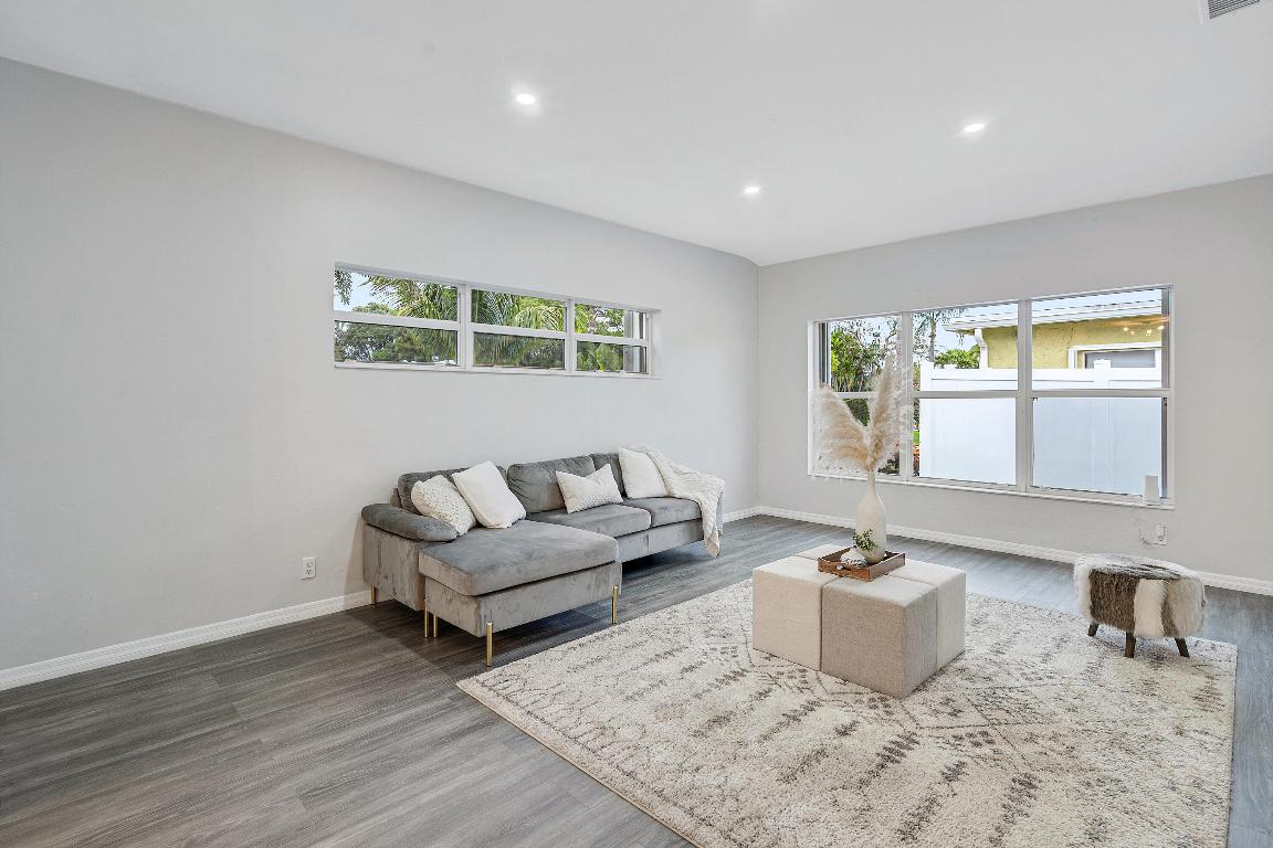 124 SW 8th Court, Delray Beach