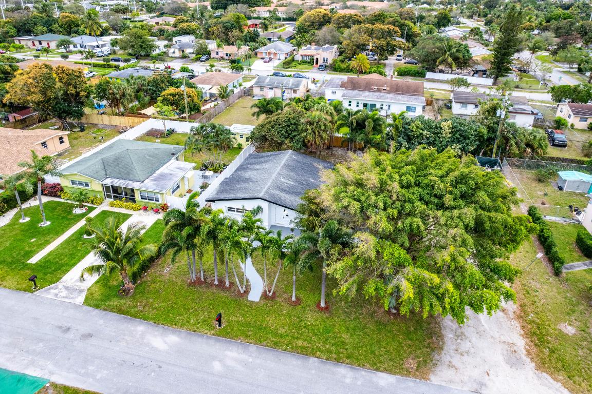 124 SW 8th Court, Delray Beach