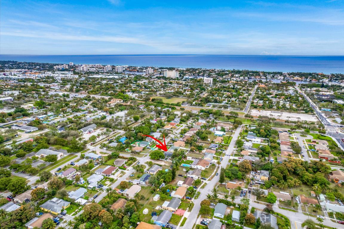 124 SW 8th Court, Delray Beach