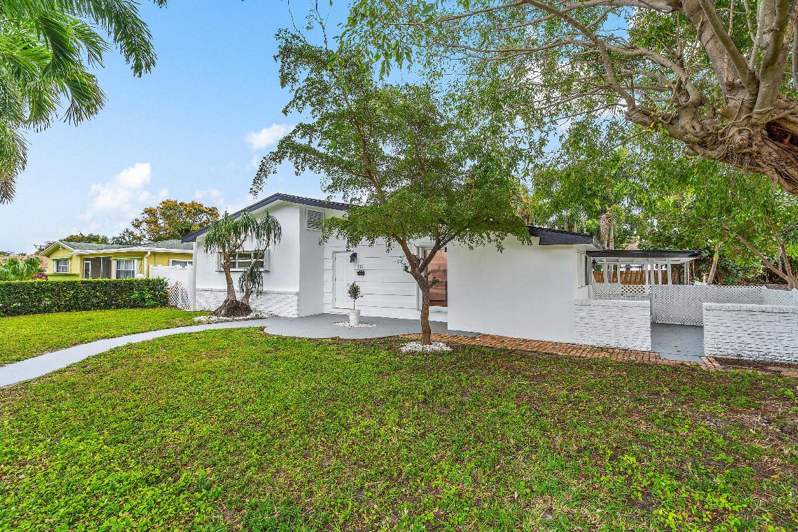 124 SW 8th Court, Delray Beach