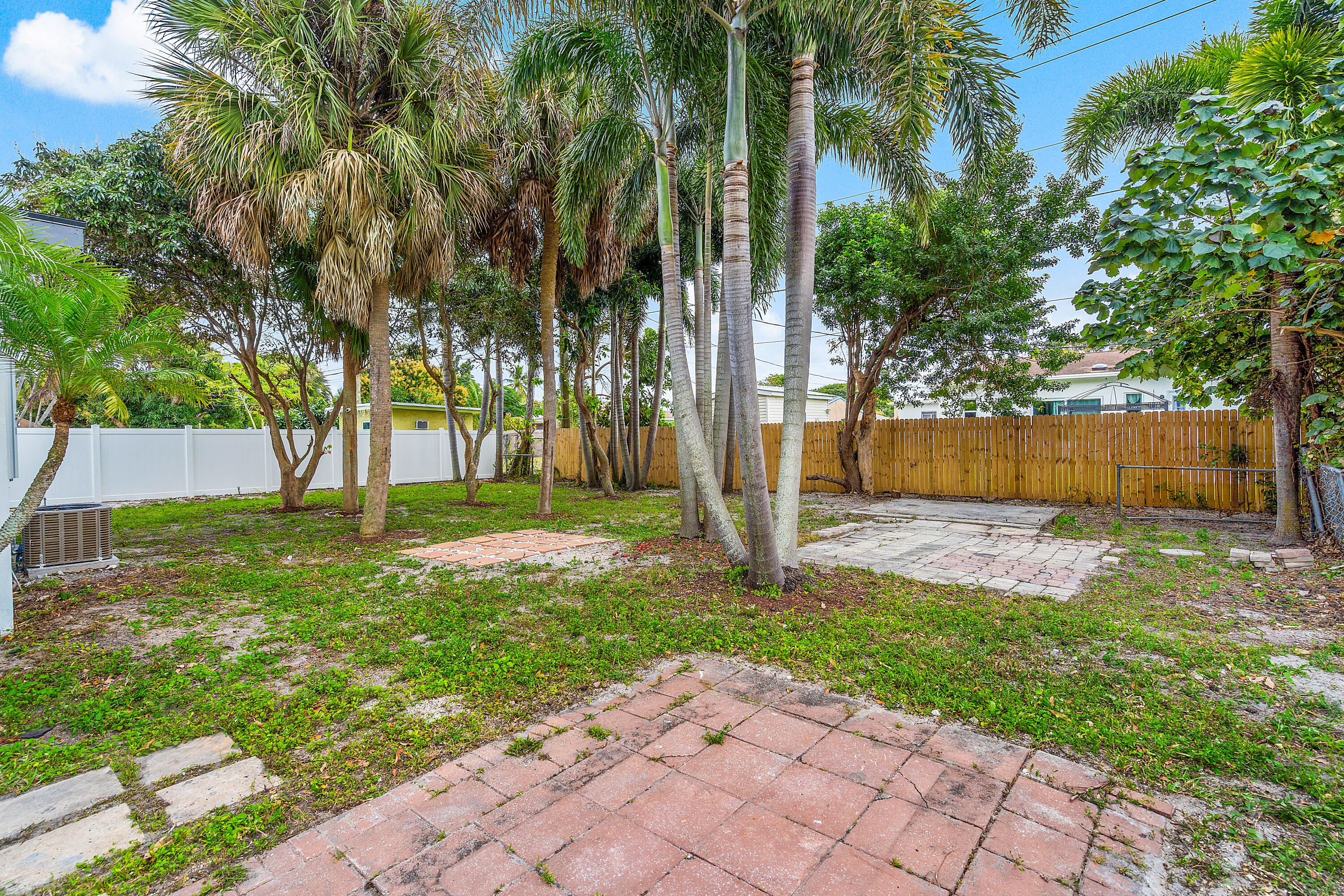 124 SW 8th Court, Delray Beach