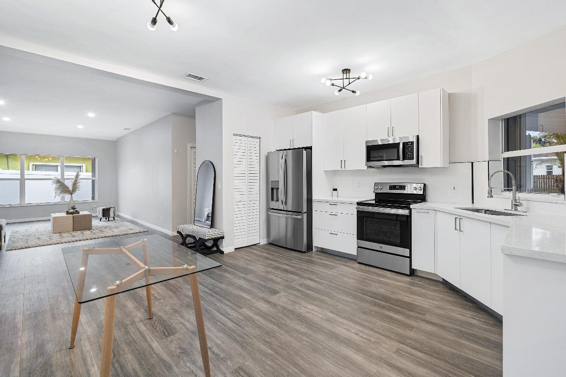 124 SW 8th Court, Delray Beach