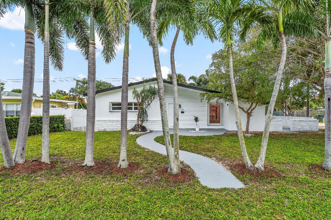 124 SW 8th Court, Delray Beach