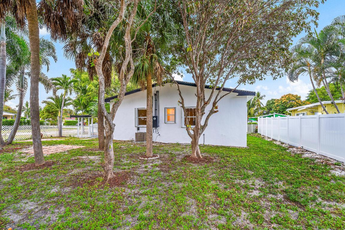 124 SW 8th Court, Delray Beach