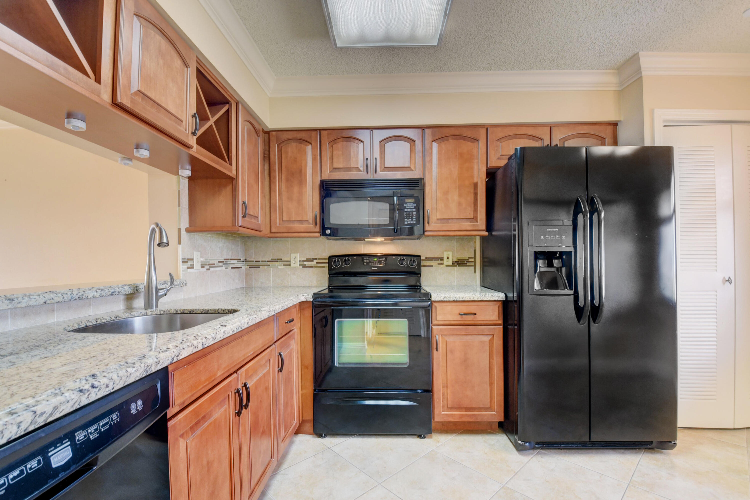 7290 Kinghurst Drive 802, Delray Beach Unit: 802