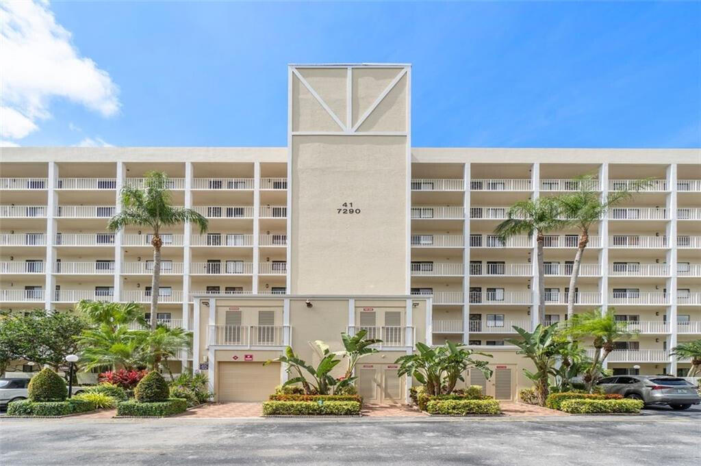 7290 Kinghurst Drive 802, Delray Beach Unit: 802