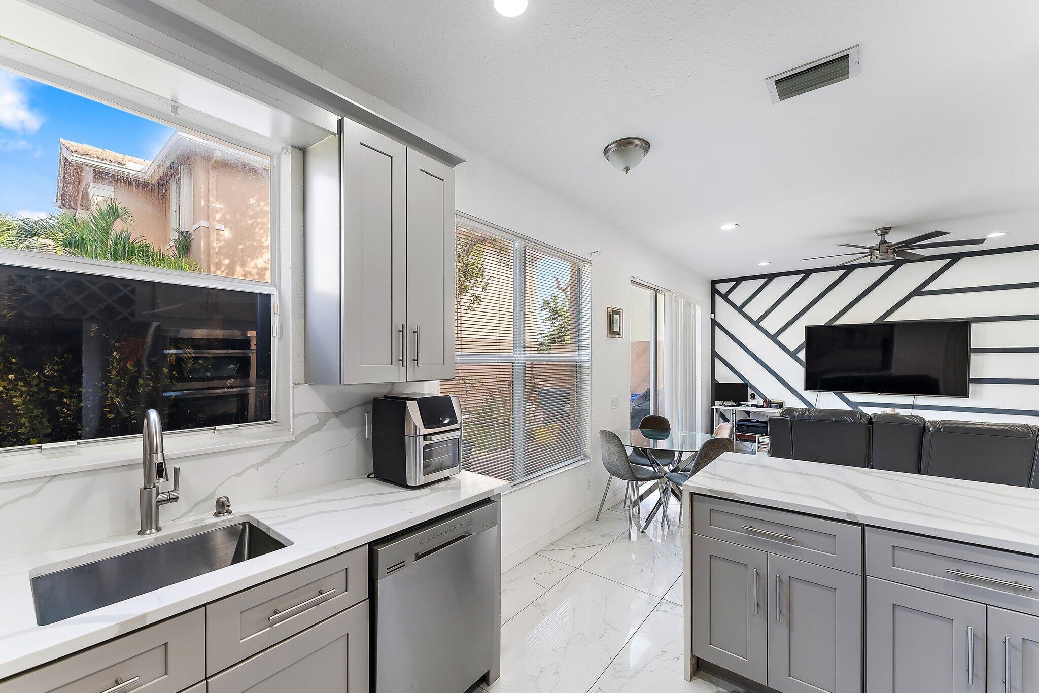 11467 Silk Carnation Way