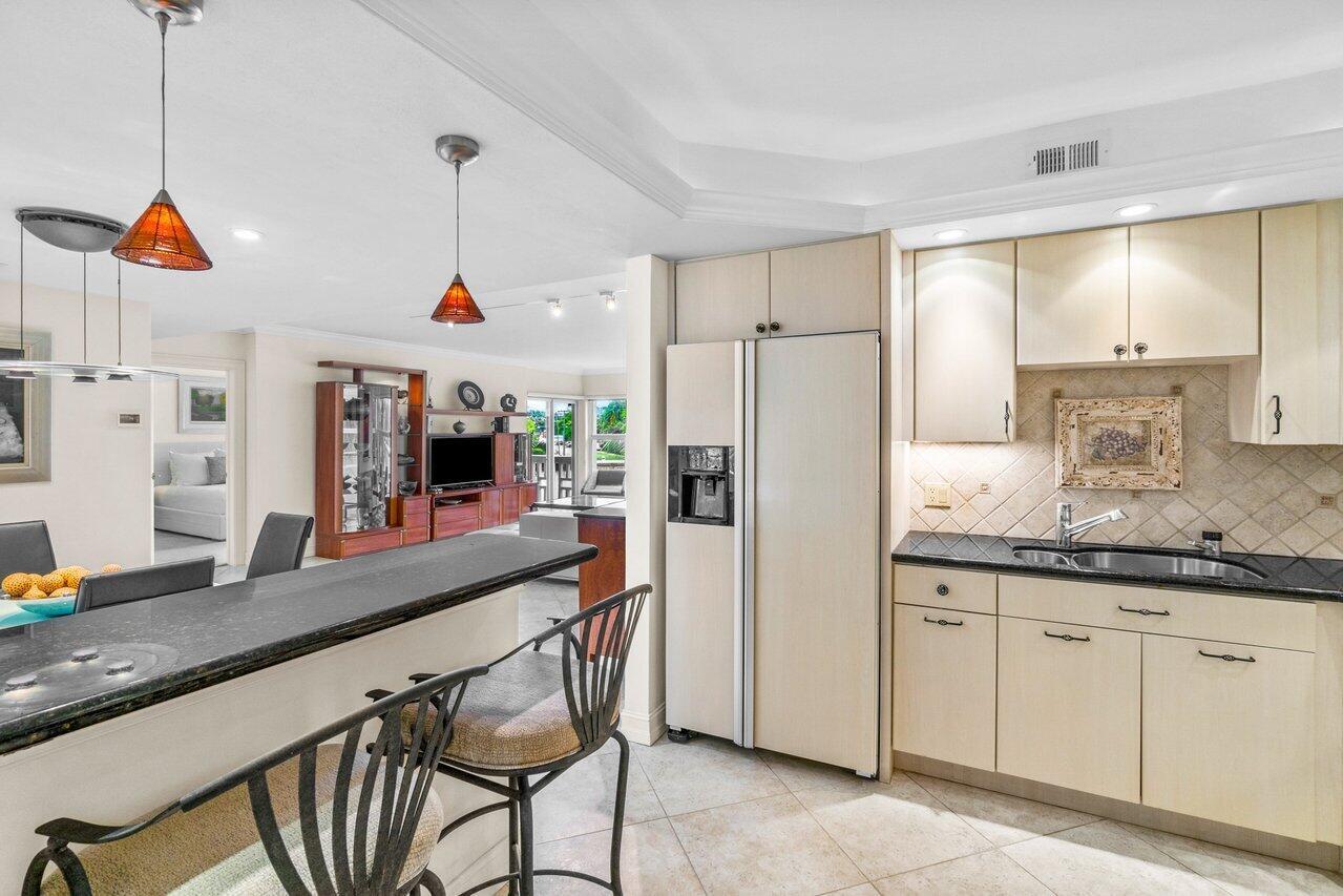 1000 Lowry Street 2b