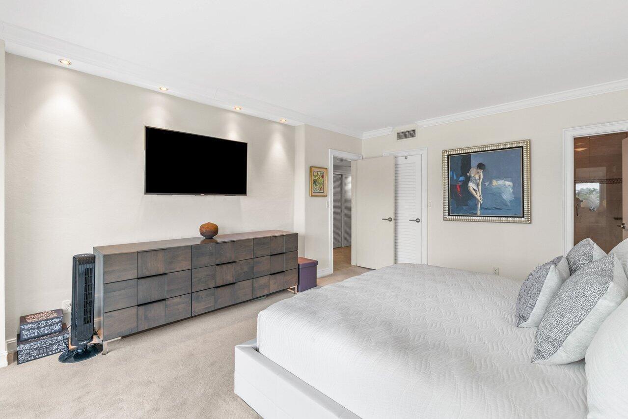 1000 Lowry Street 2b