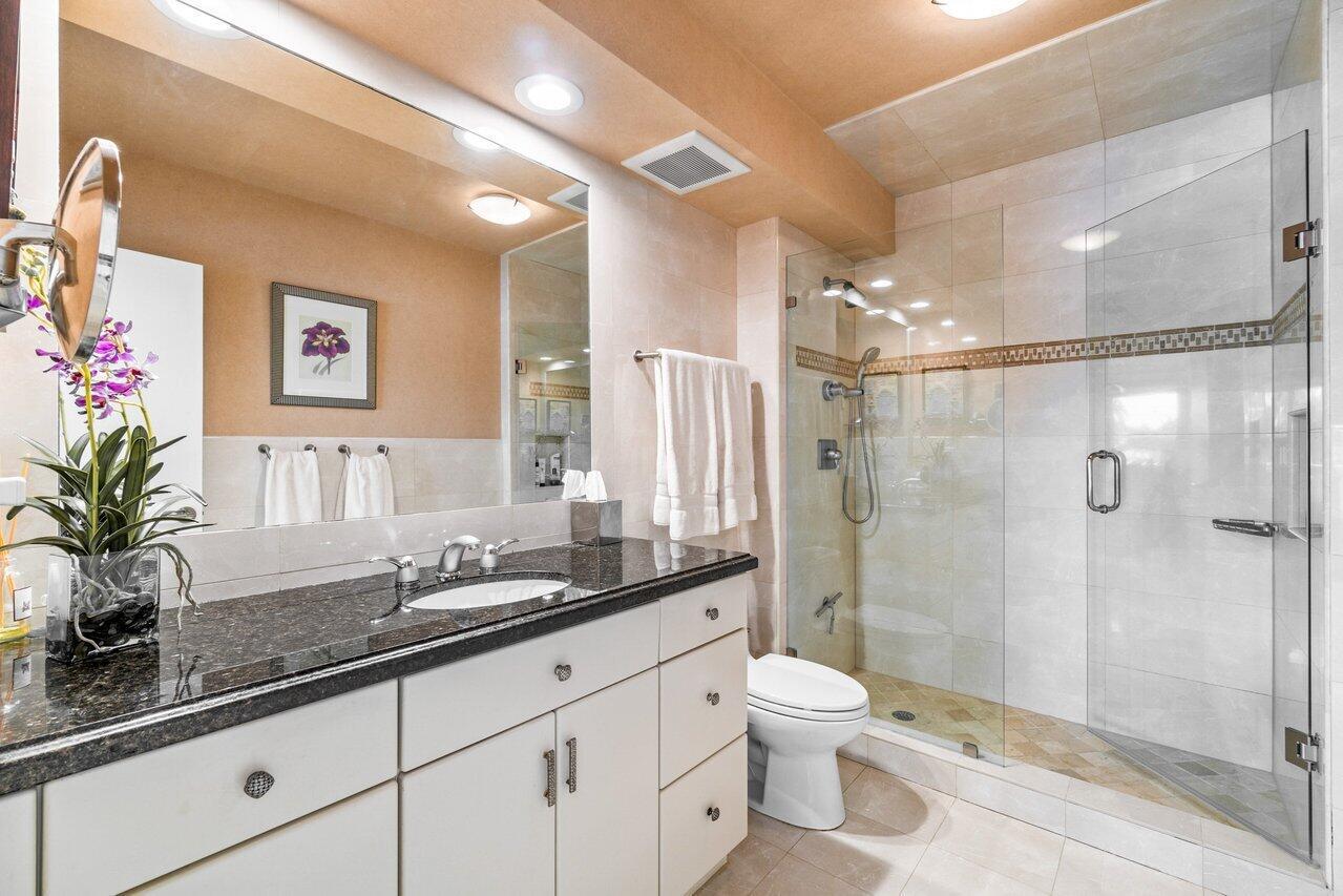 1000 Lowry Street 2b