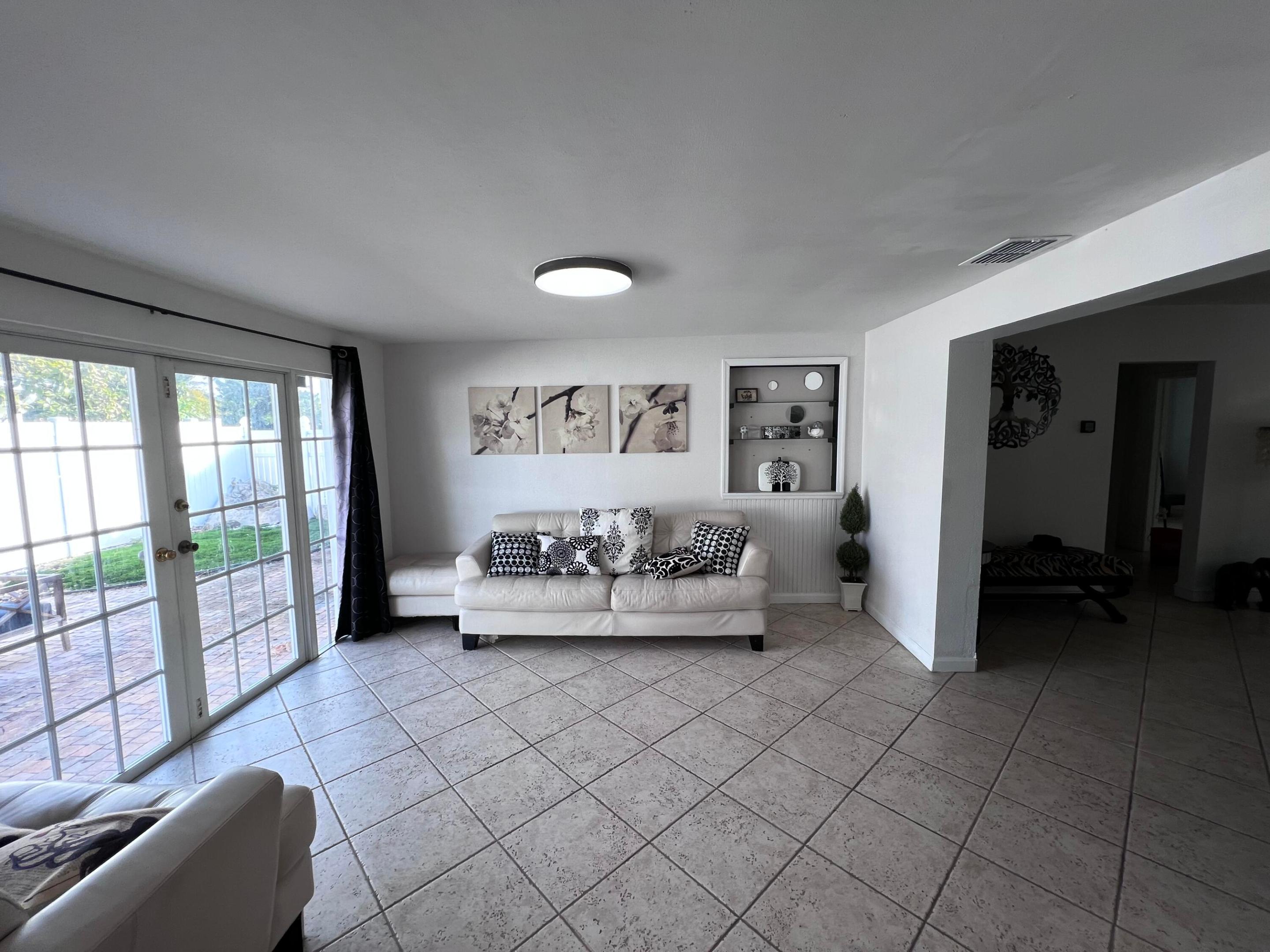 1241 SE 10 Street, Deerfield Beach