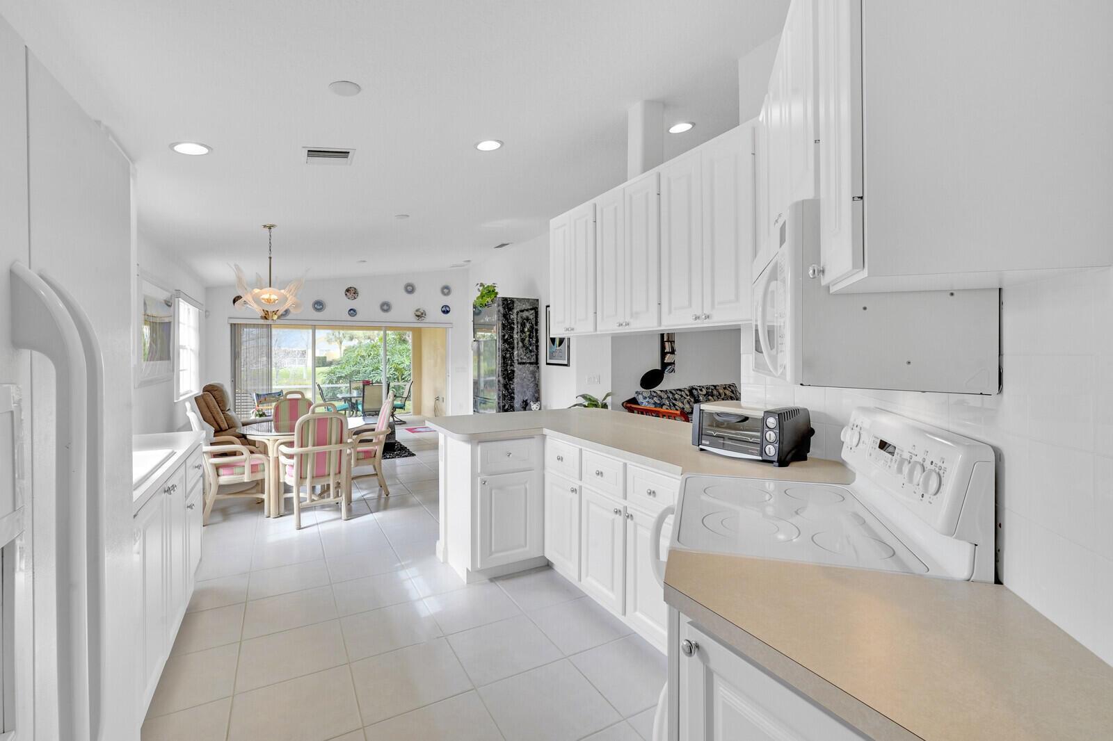 5041 Magnolia Bay Circle