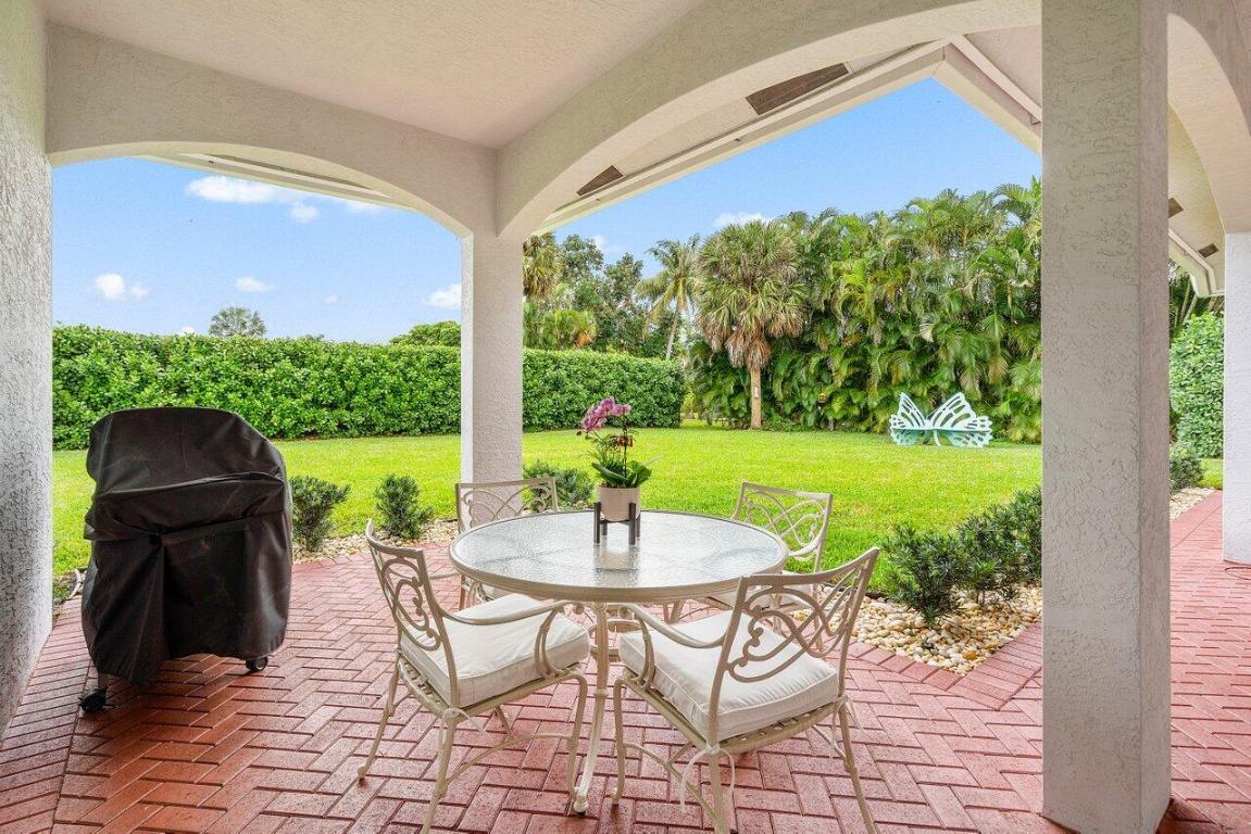 100 N Country Club Boulevard, Atlantis