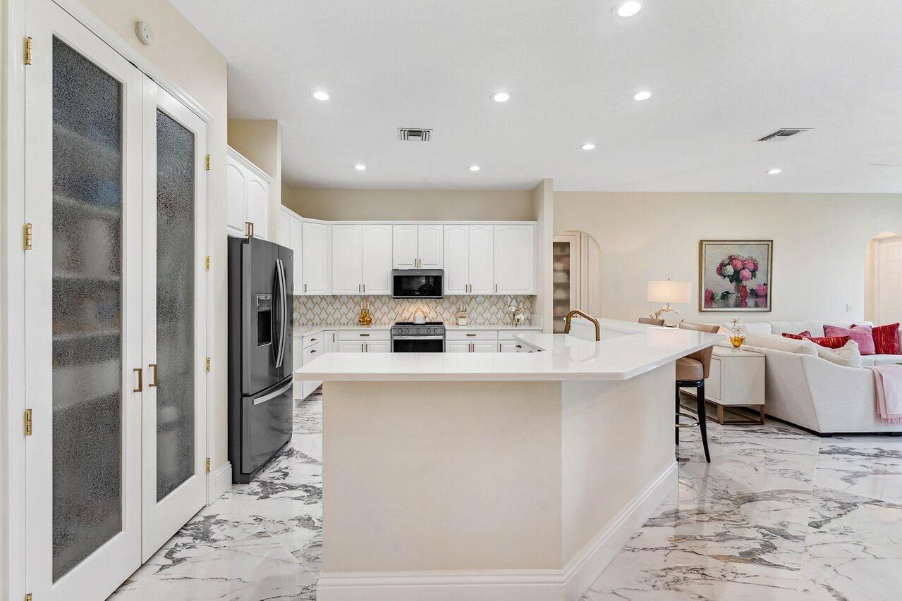 100 N Country Club Boulevard, Atlantis