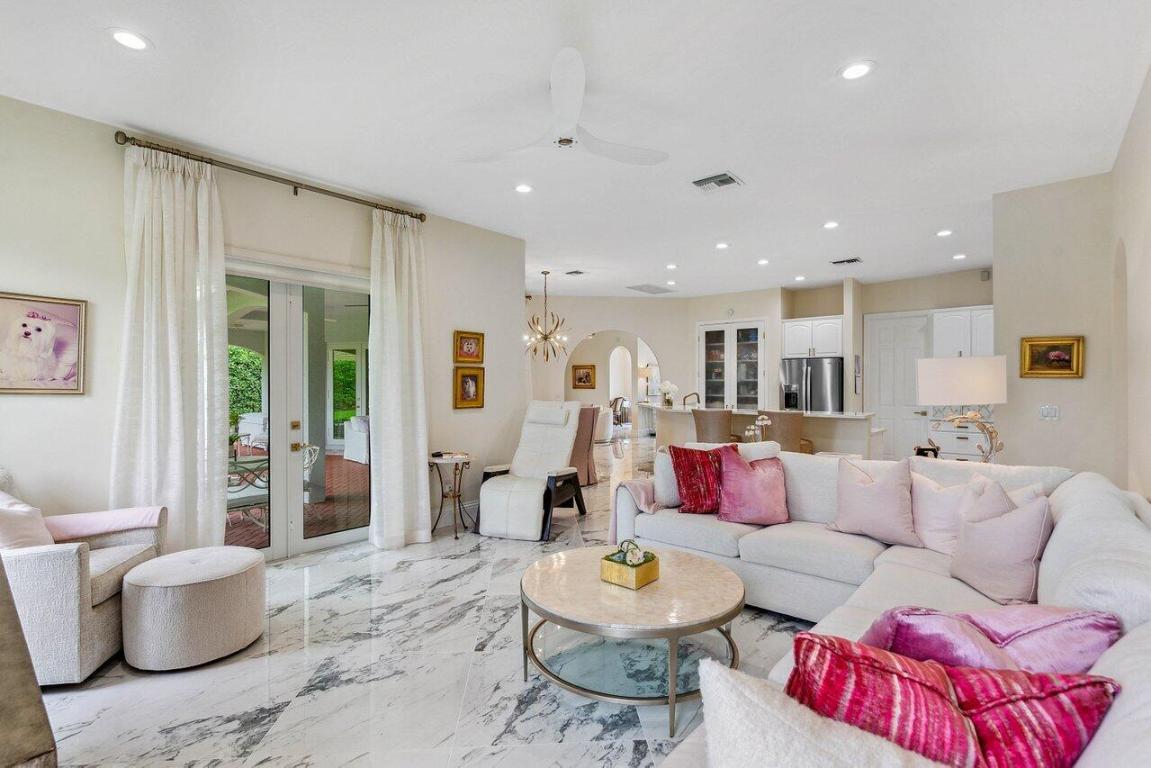 100 N Country Club Boulevard, Atlantis