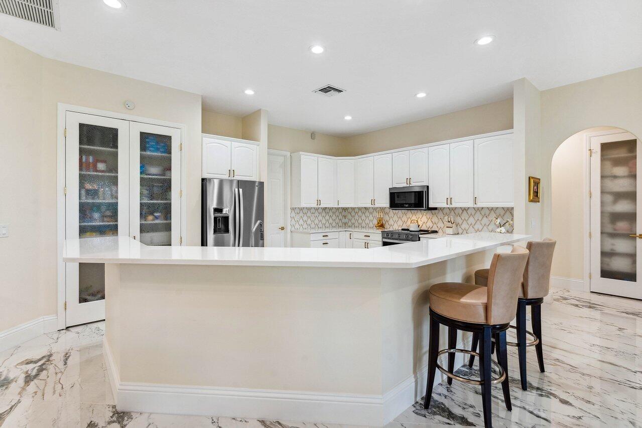 100 N Country Club Boulevard, Atlantis