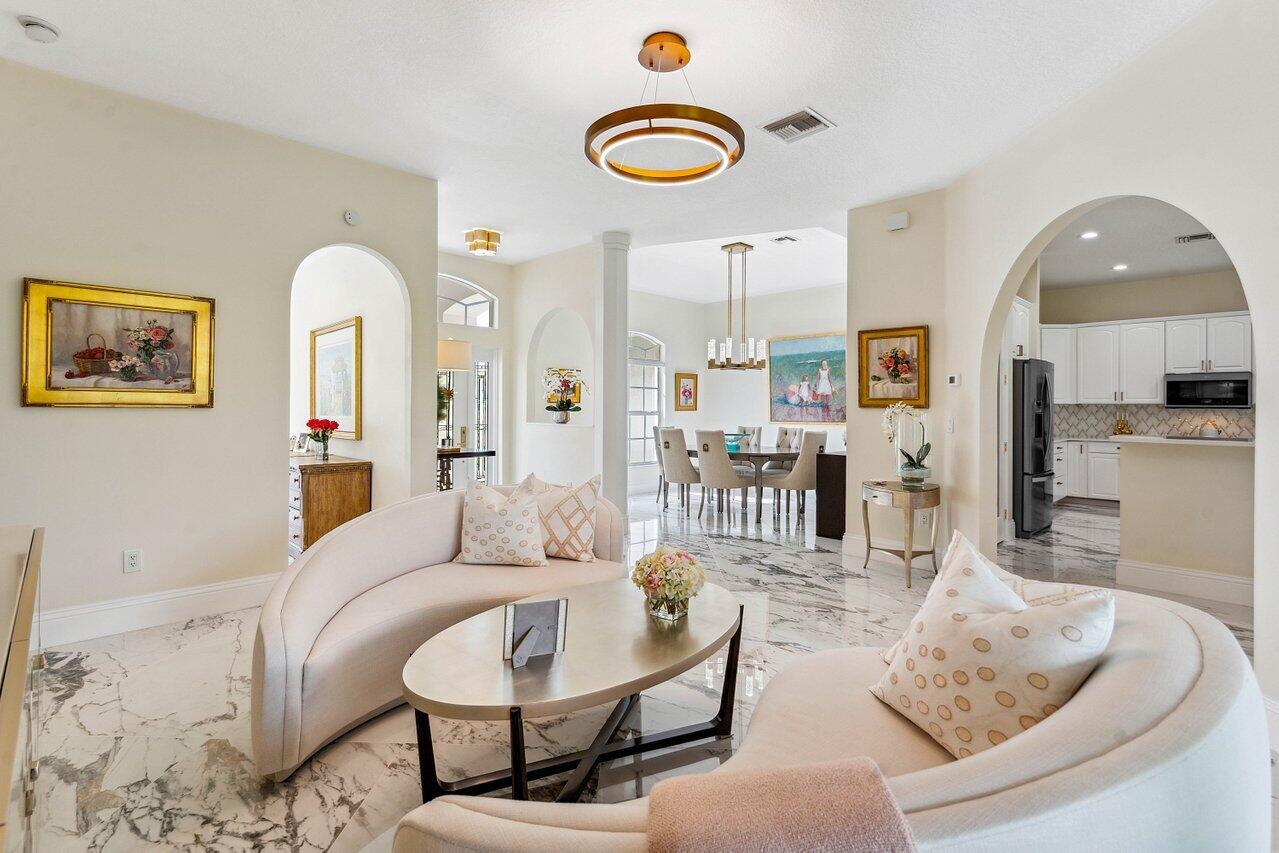 100 N Country Club Boulevard, Atlantis