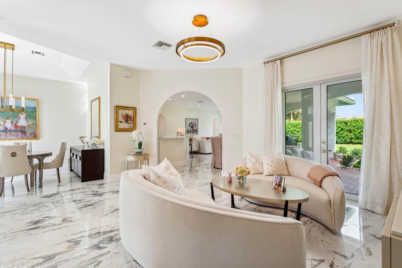 100 N Country Club Boulevard, Atlantis